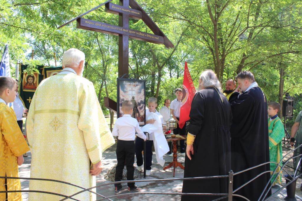 У храма открыли памятную плиту