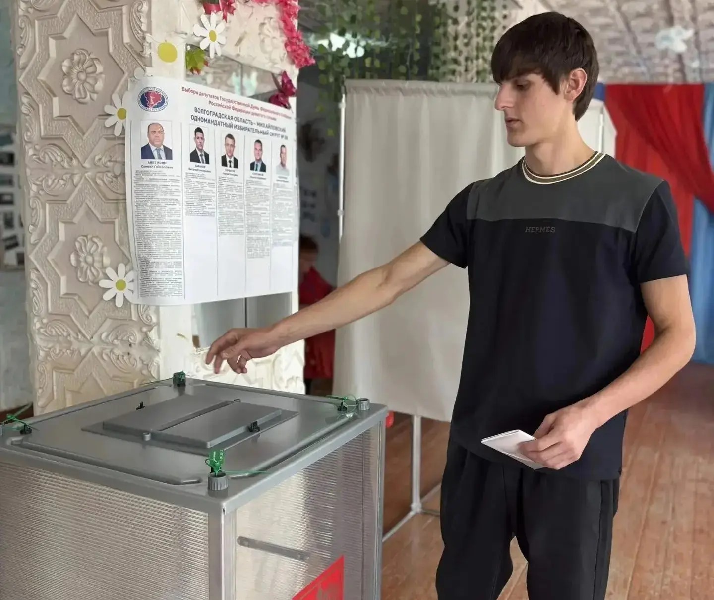 В Октябрьском районе активно голосует молодёжь